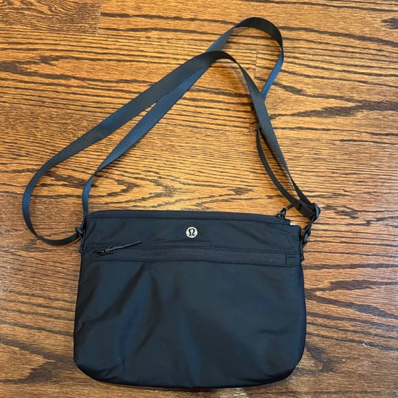lululemon athletica Classic Black Crossbody Bag - Picture 1 of 1